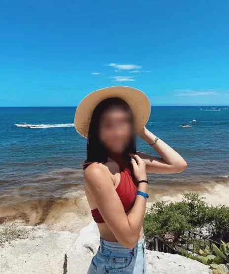 Claudia, 22