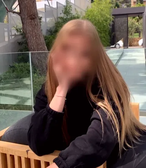 Diana, 34