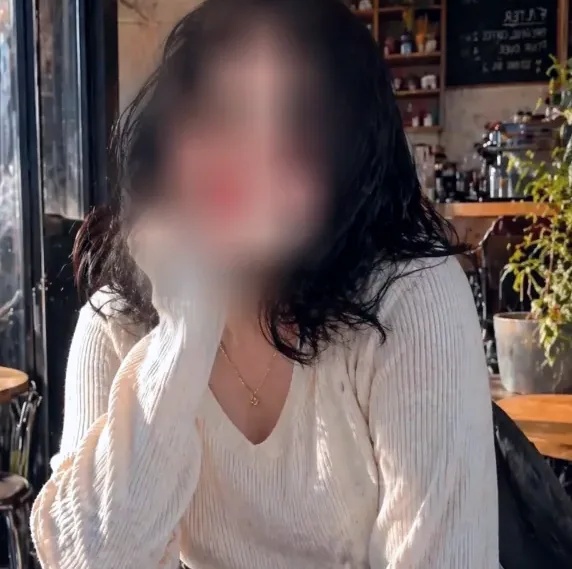 Kira, 25