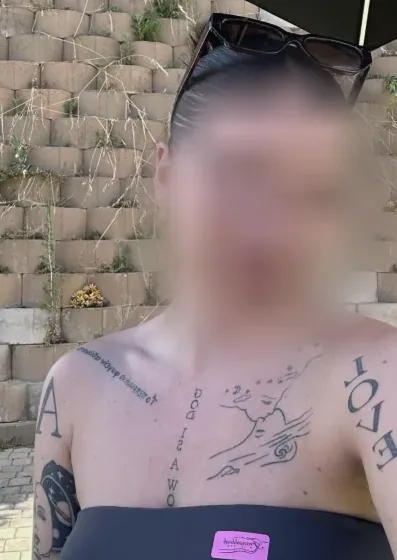 Lara, 29