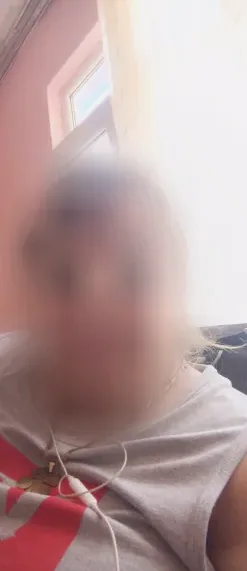 Lara, 33