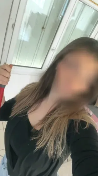Larissa, 20