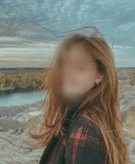 Laura, 23