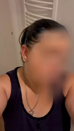 Lilly, 31