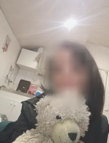 Özlem, 37