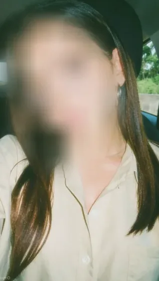 Simone, 25