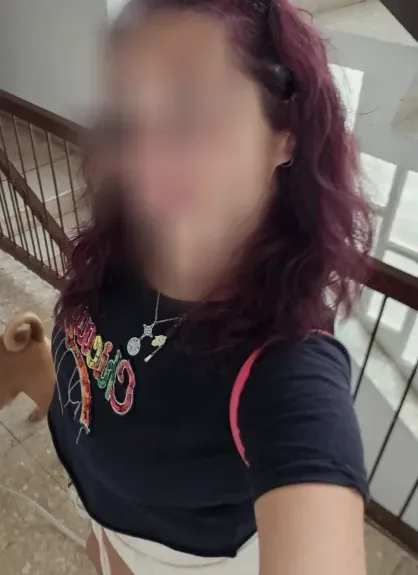 Viktoria, 33